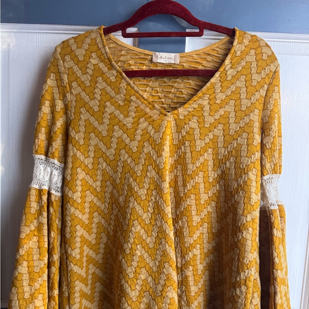 Entro Mustard Yellow Chevron Textured Bell Sleeve Top Medium Boho